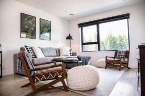 The Shred Shack - Stylish Revelstoke Condo